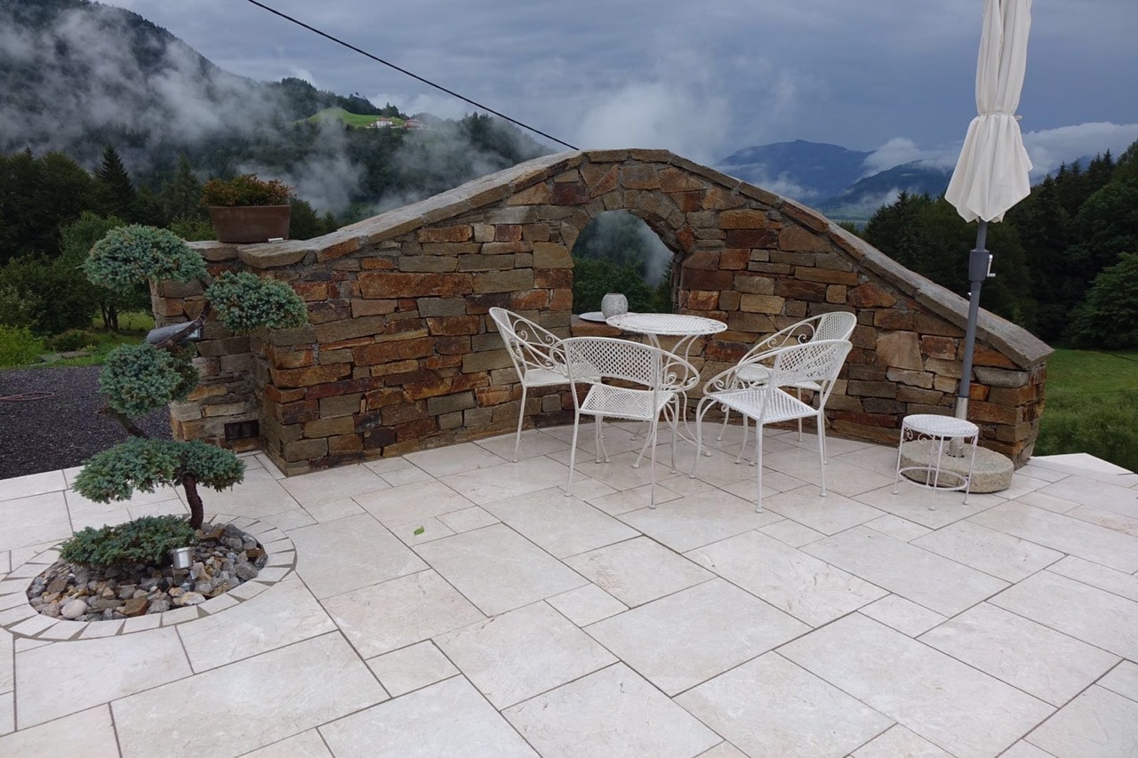 pietra naturale levante crema sabbiata