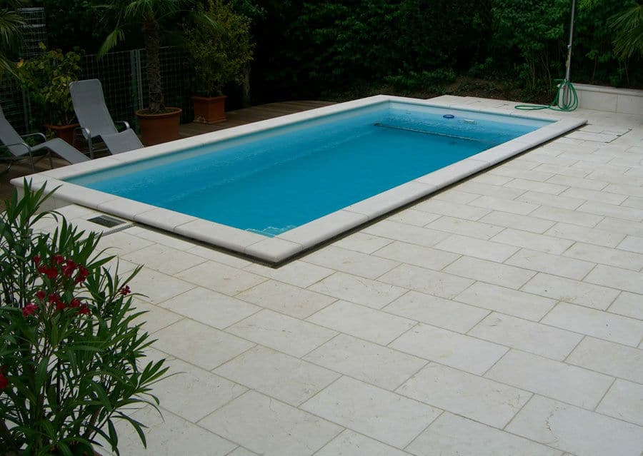 Swimming pool surround limestone
