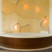 Bathtub with onyx marble wall