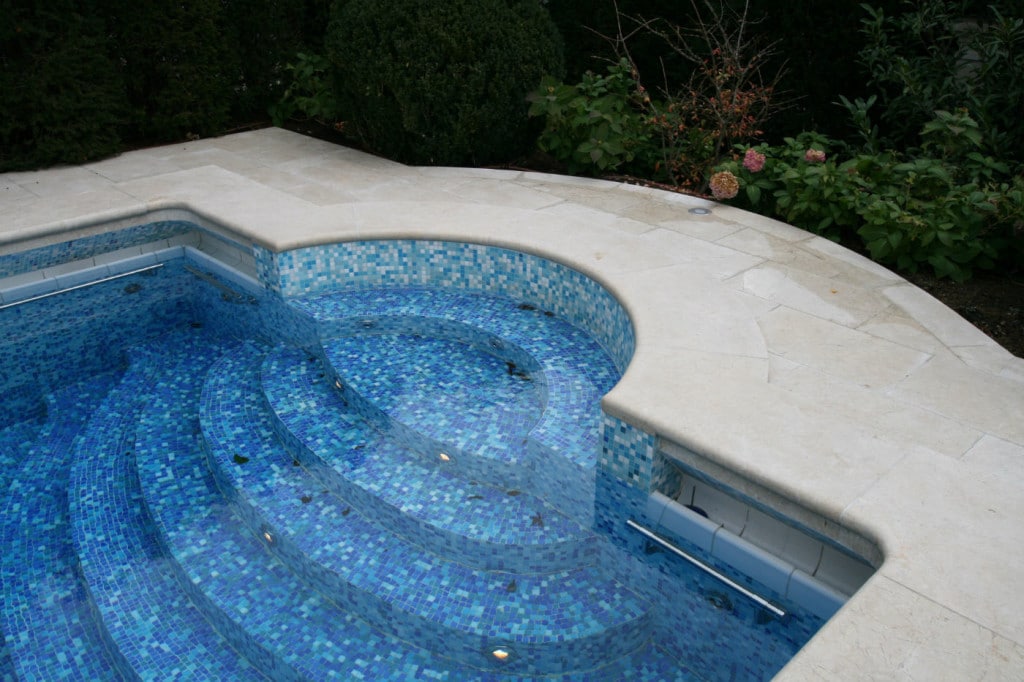 Pietra naturale Levante Crema antico Bordo piscina, mosaico di vetro nella piscina