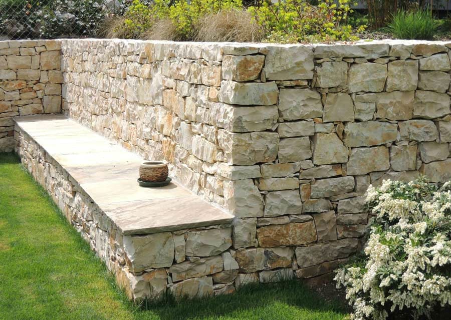 Freestanding quarry stone wall