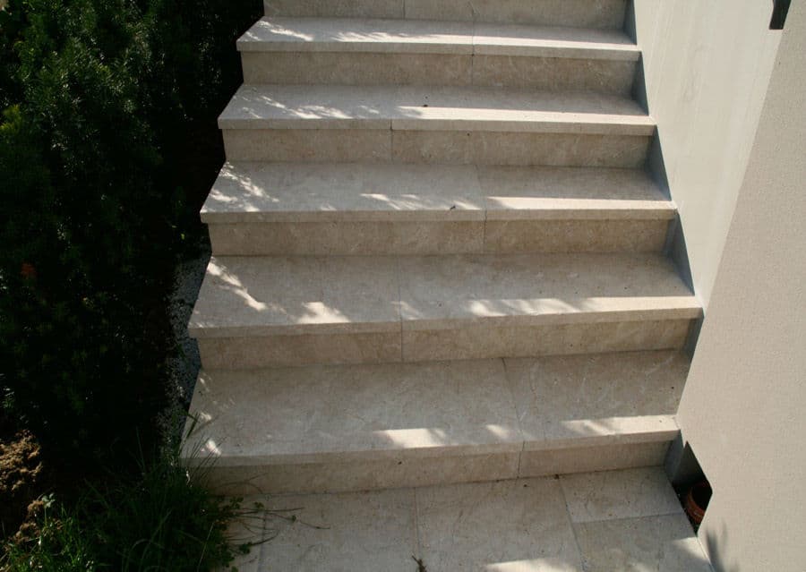 Steintreppen aussen Levante Cream Stufenplatten