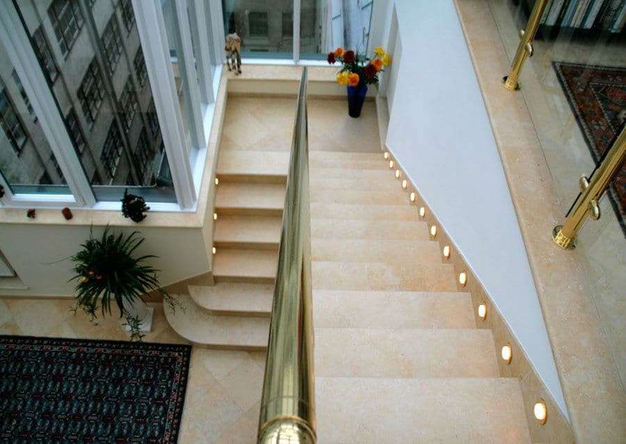 Stone stairs in beige from Levante Crema limestone