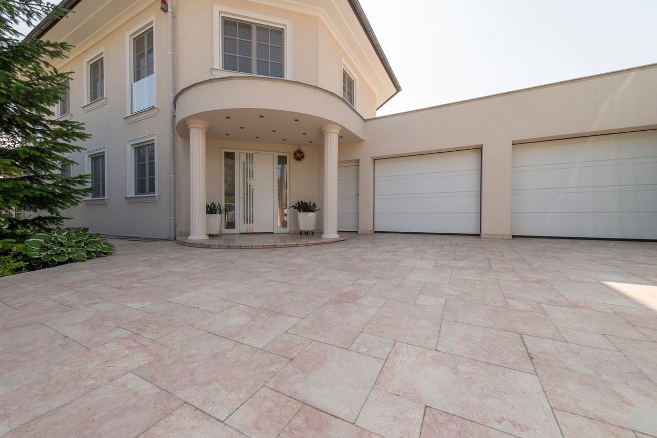 Levante Crema Rosé antik im Römischen Verband