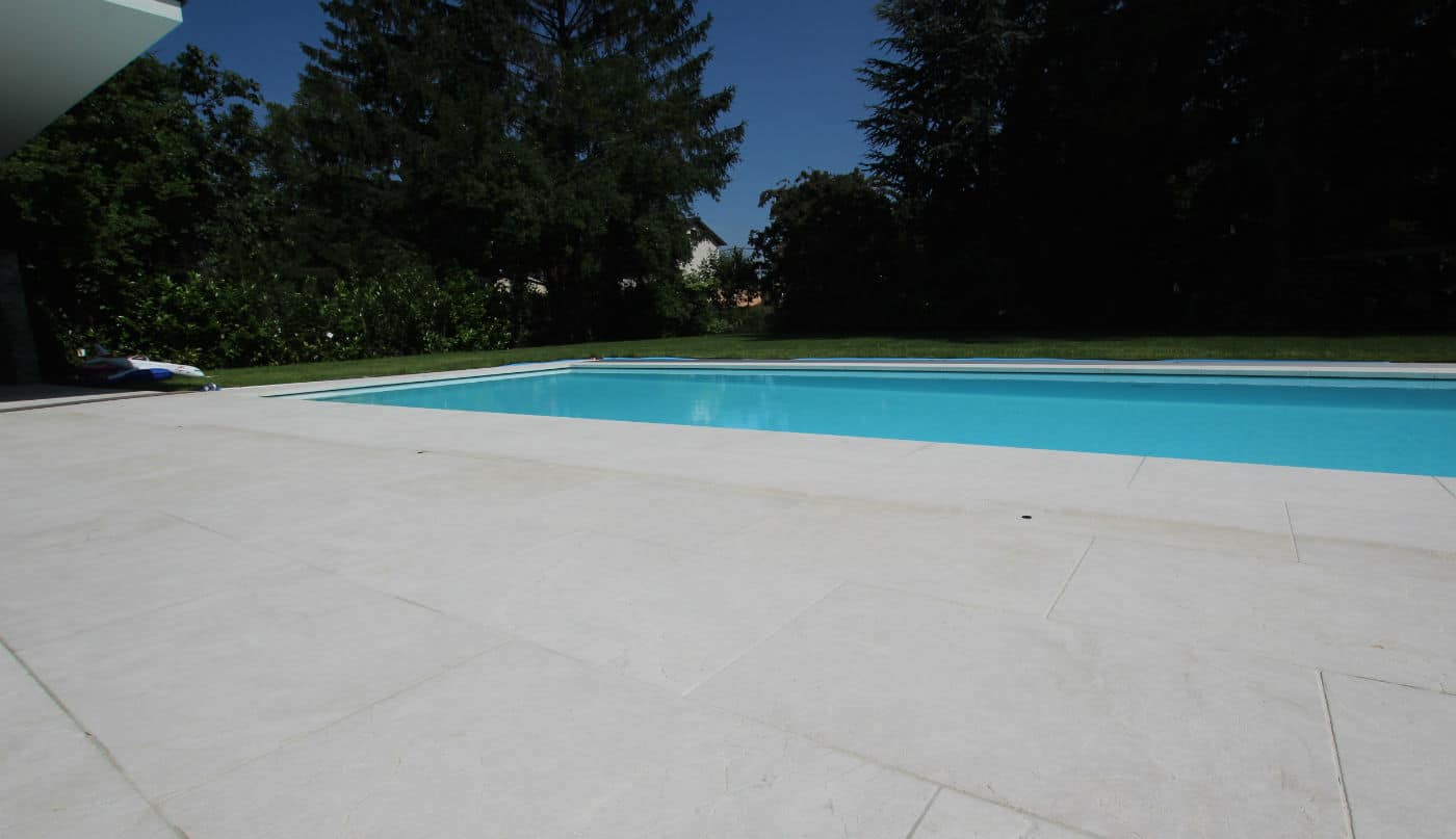 Bordo piscina in pietra naturale