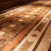 Intarsienboden aus spanischem Kalkstein
