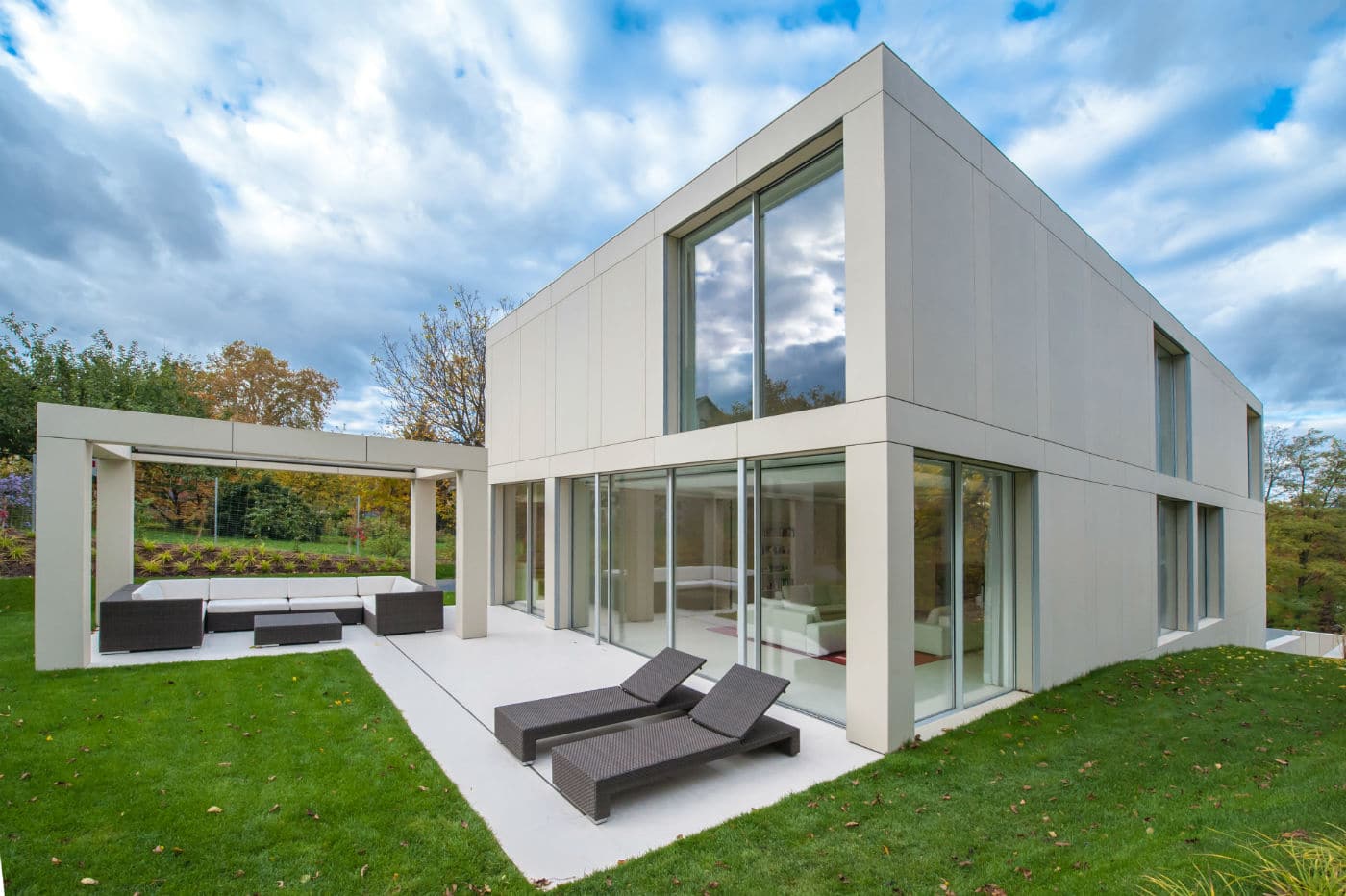 Technostein modernes Haus mit Terrasse