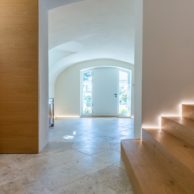 Country house with precious travertine and castle floorboards