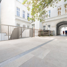 Apartment house Vienna courtyard and passage with Technostein 2cm - 06