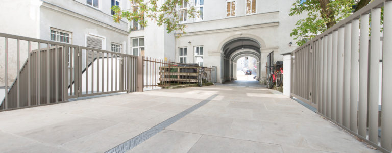 Zinshaus Wien Innenhof und Durchfahrt mit Technostein 2cm – 07