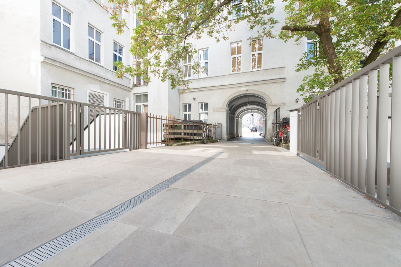 Apartment house Vienna courtyard and passage with Technostein 2cm - 07