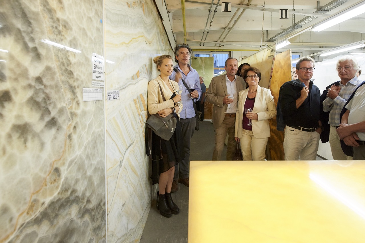 Steinplatten und Onyx Ausstellung im Steinzentrum SCHUBERT STONE Wien