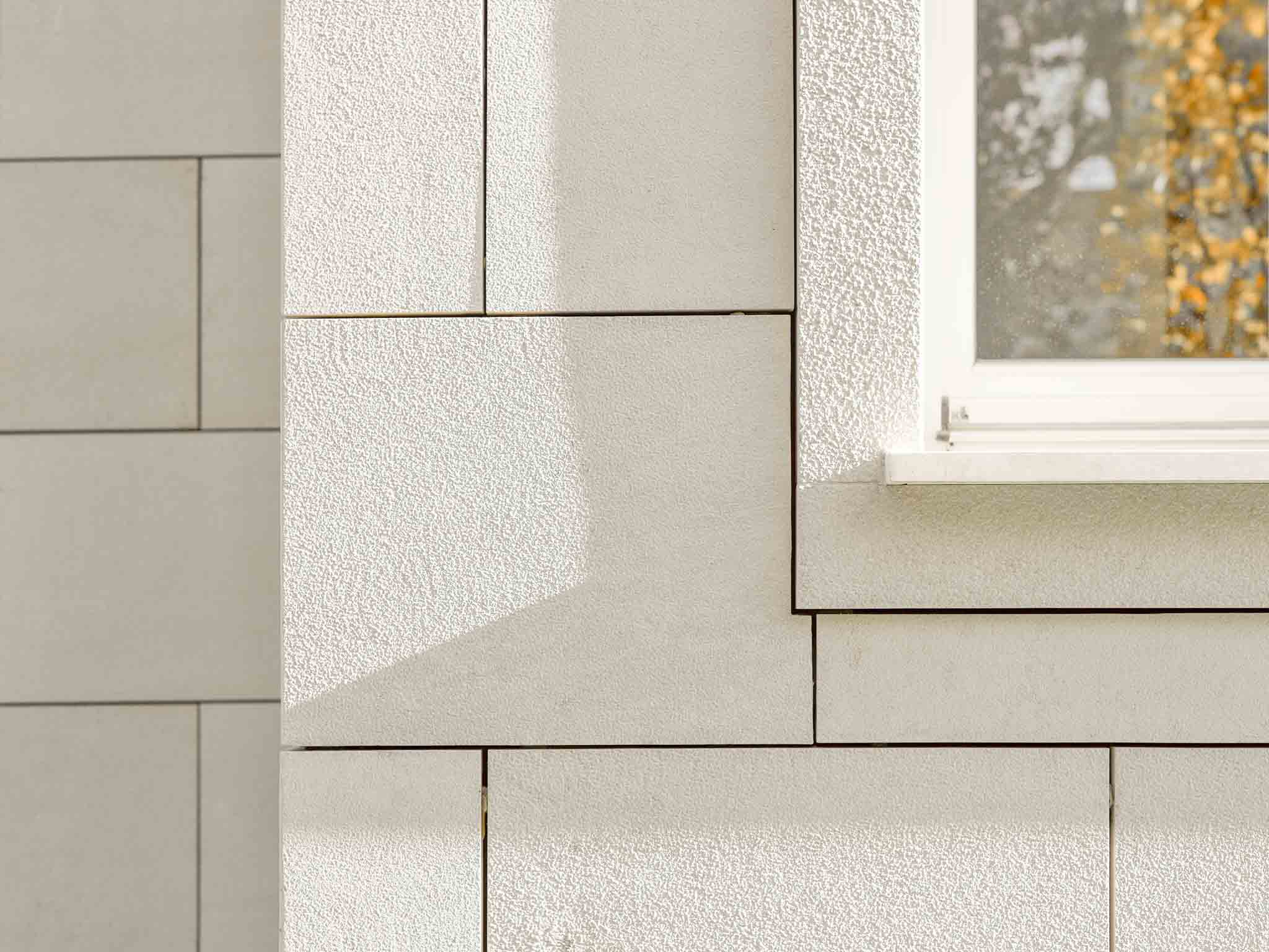 Kalkstein Fassade K 351 BE Feingestockt