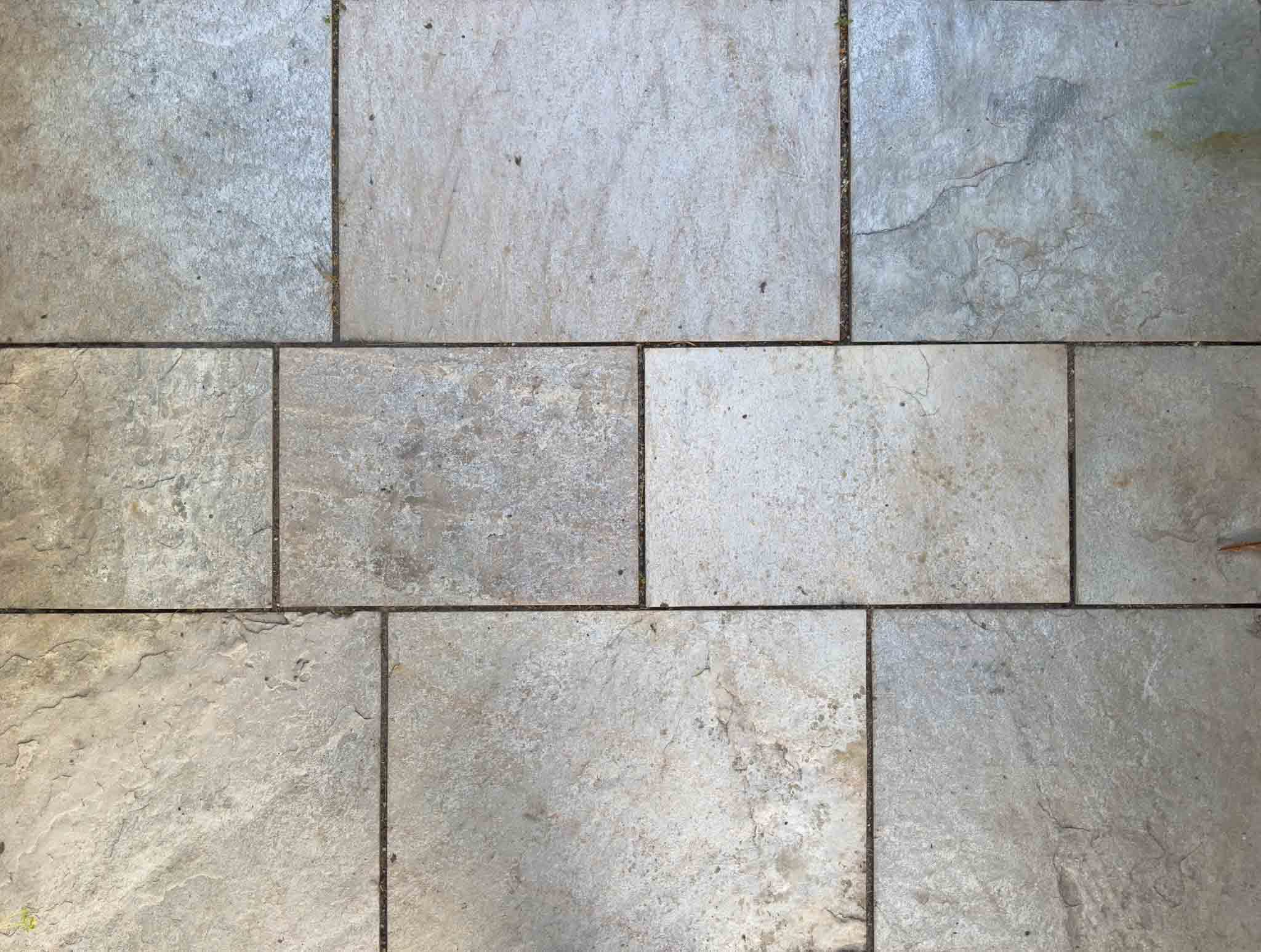 Quarzit Naturstein Terrassenplatten hellgrau