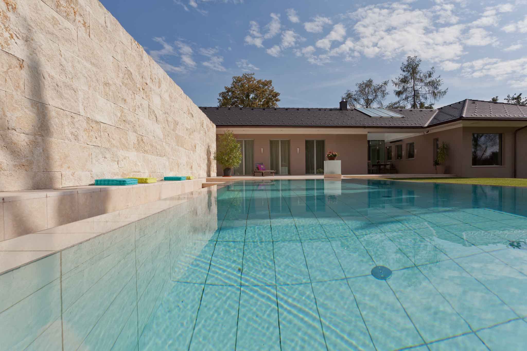 Travertin Naturstein Fassade