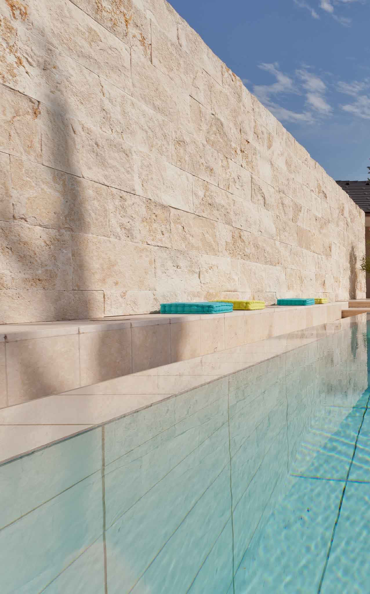 Travertin Naturstein Fassade